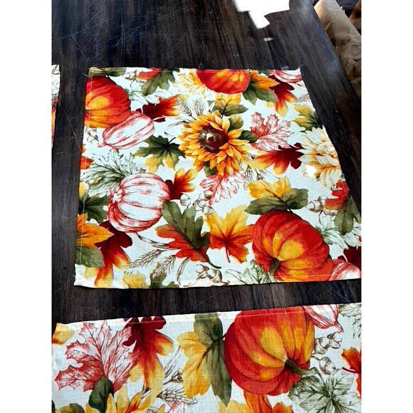 Set Of 4 Fall Napkins ,17x 17, Looks new but no tags - Picture 6 of 11